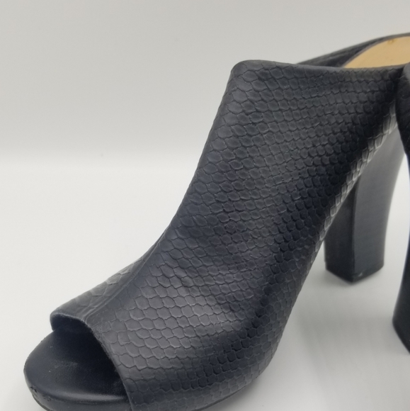 Black heels - Picture 2 of 3